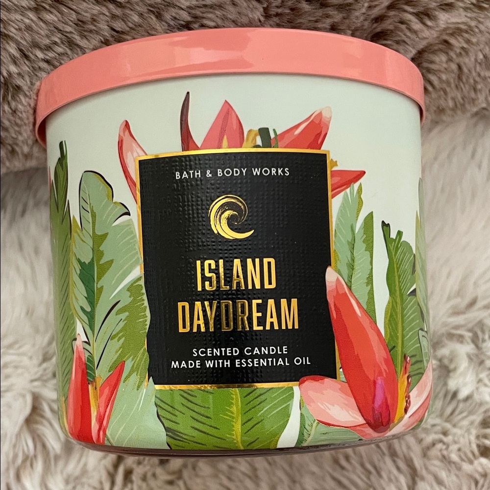 Bath & Body Works Island Daydream Scented Candle - Coral & Green